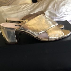 NINE WEST METALLIC GOLD BLOCK HEEL- 11